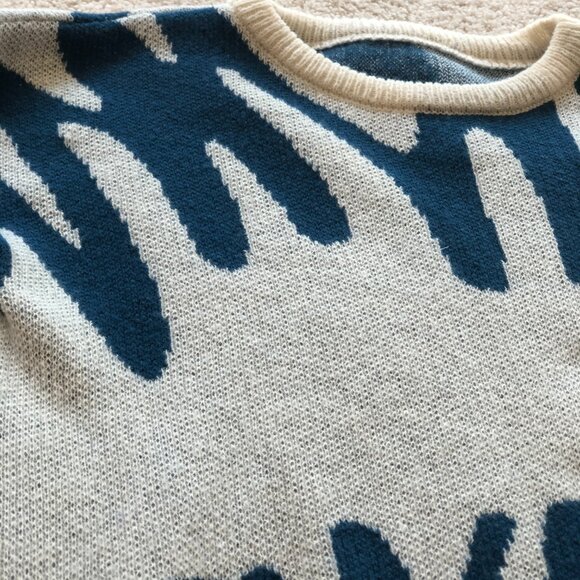 Soft Oversized Blue Long-Sleeve Sweater - Picture 6 of 12